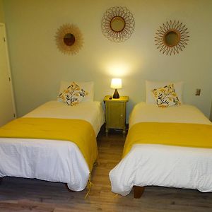 Habitación Estándar con 2 Camas Individuales